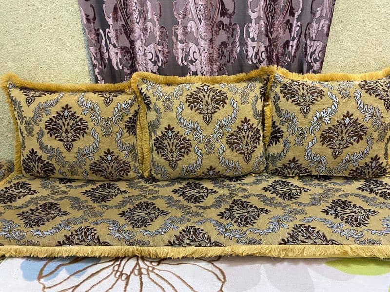 6 seater majlis in good condition 7