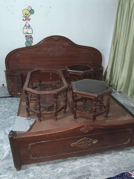 Bed Wood (only) and dressing table 0