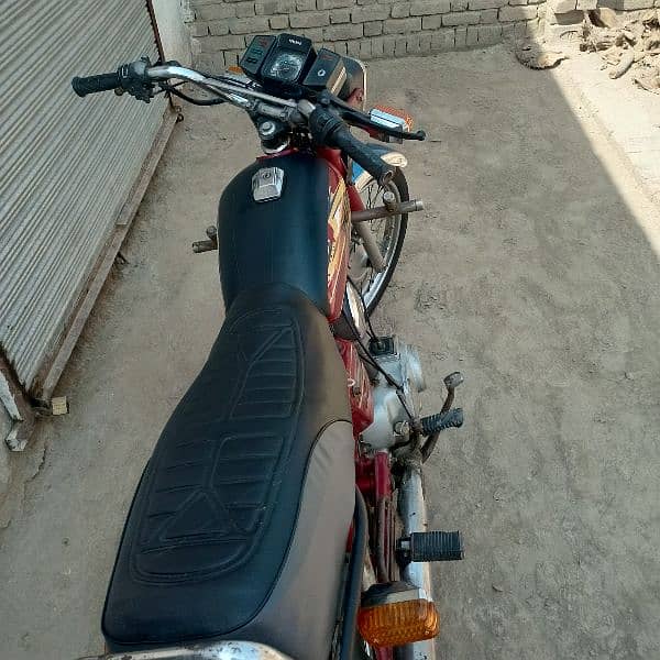 I am selling my Yamaha Royal 2007 model good condition 4