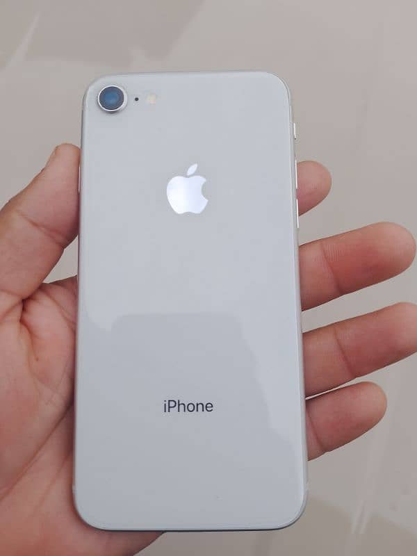 IPHONE 8 NEW HAI BAHIR SY AYA HAI ONE HAND CHAND DIN Use HUWA HAI 5