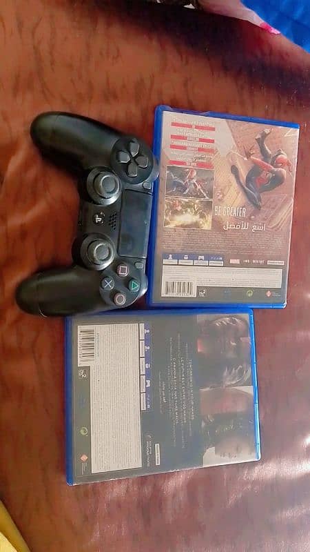 PS4 remote and disc 3