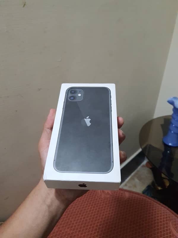 iPhone 11 complete box water pack 0