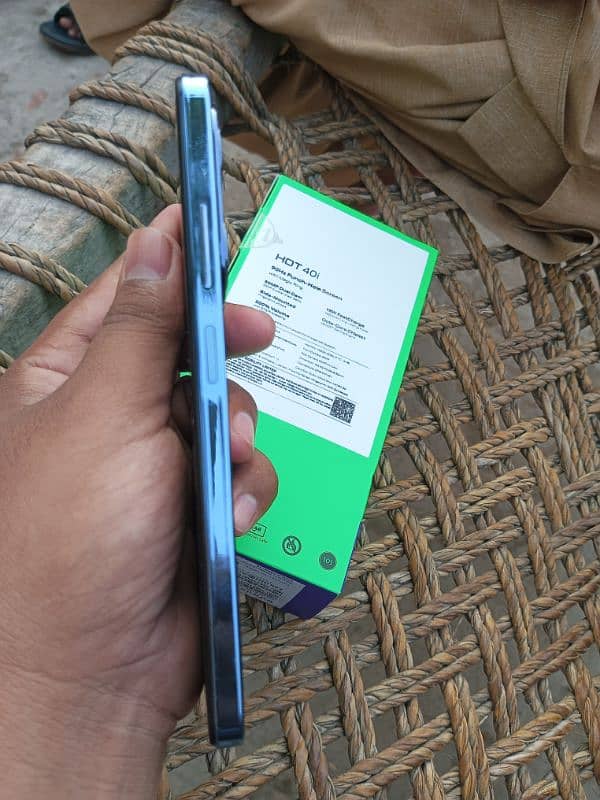 Infinix Hot 40i in lush condition With 8 month warranty 4