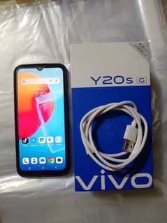 Vivo y20s 4/128 Sath data cable aur box hai 03006615379