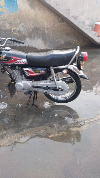 honda 125 black selling urgent 1