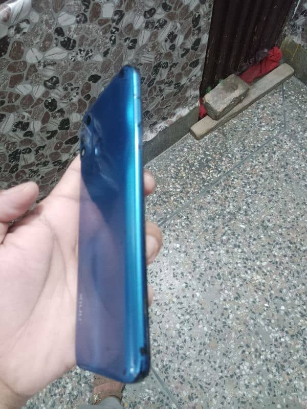 Infinix hot 10 play 2/32GB in Good condition 6000mah battery Read Add 5