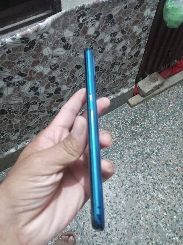 Infinix hot 10 play 2/32GB in Good condition 6000mah battery Read Add 7