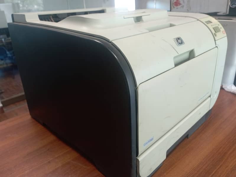 Hp Color Laserjet CP2025 0