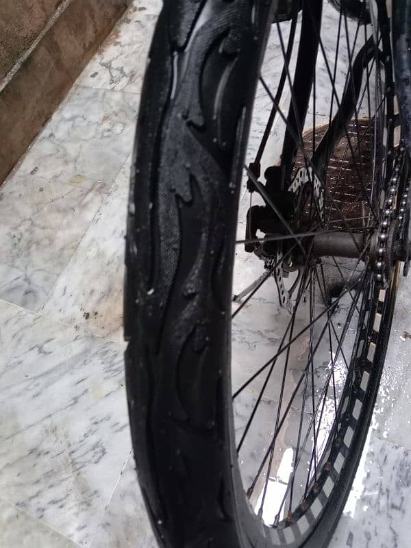 gerik bicycle hai new hai 1 month used price is negotiable 9