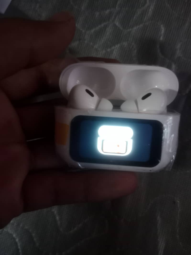 Earpods with touch display 3