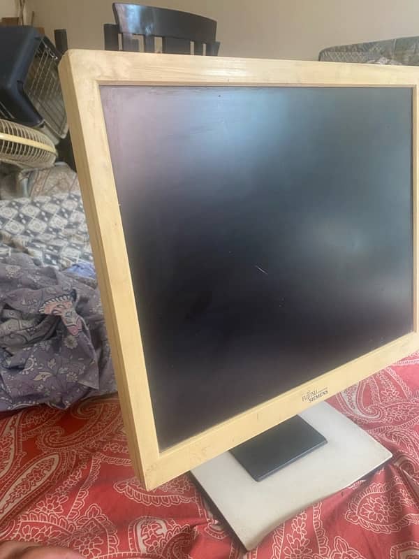 Fujitsu Monitor 1