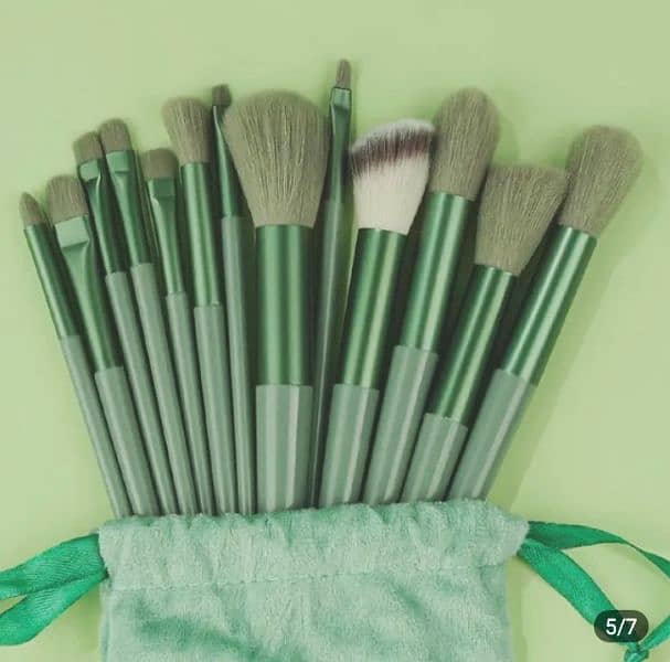 Beautiful ladies Makeup Brushes 4