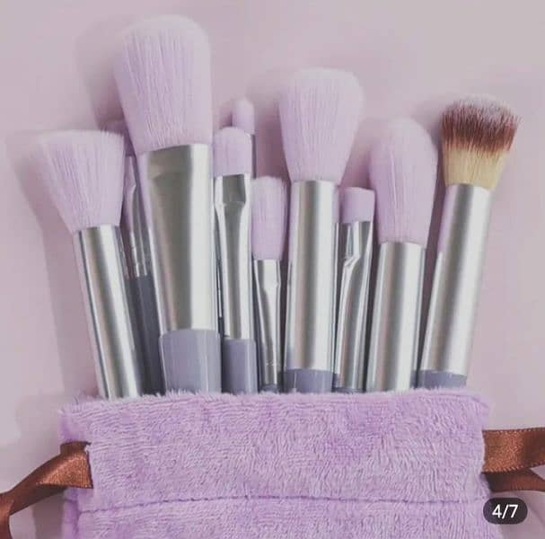 Beautiful ladies Makeup Brushes 5