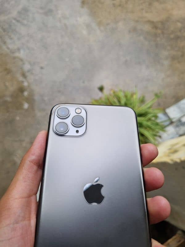 iPhone 11 Pro Max Non PTA 256 GB 1