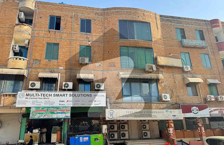 Third Floor 1800sqft Office Availabe For Rent 4