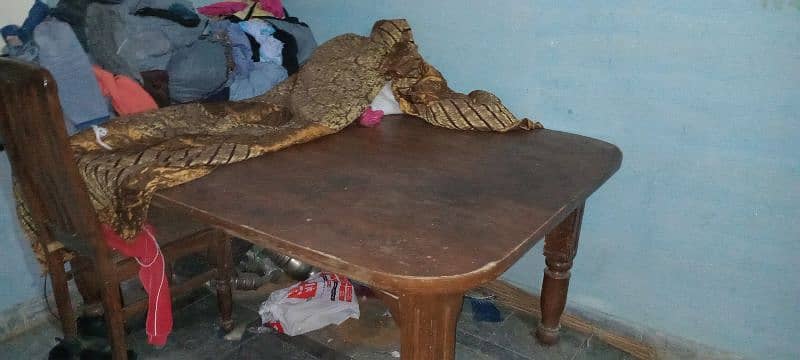 Dining Table with four chairs for sale 0