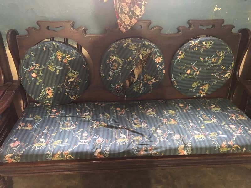 old sofa set but in good condition 1