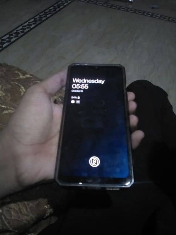 one plus 7t. (8 128) exchange possible* back corner se crack halki si 1