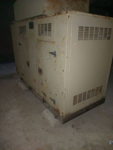 generator 25 ya 50 kv ka hai gas per 5