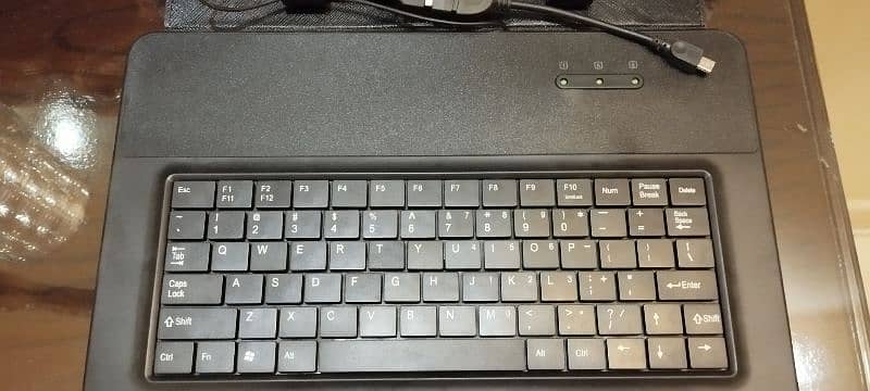 Tablet keyboard & Tablet 1