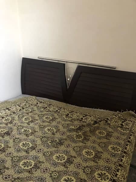 king size bed urignt sale krna hai condition achi hai call 03146202991 1