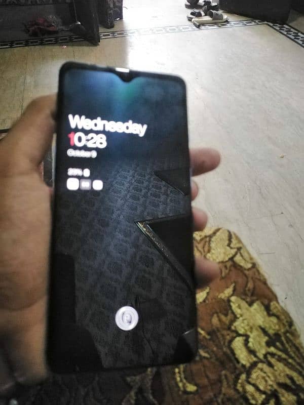 one plus 7t. (8 128) exchange possible* back corner se crack halki si 2