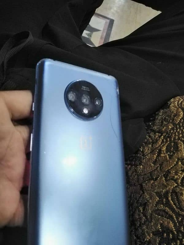 one plus 7t. (8 128) exchange possible* back corner se crack halki si 6