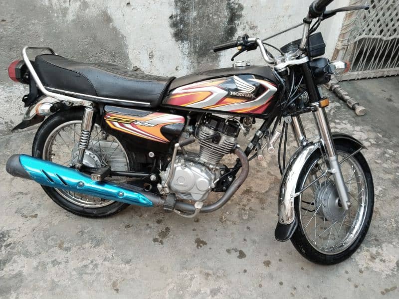 Honda 125 new condition me available ha 0