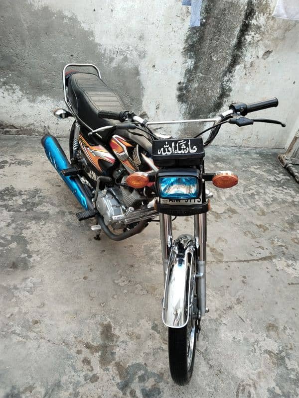 Honda 125 new condition me available ha 1