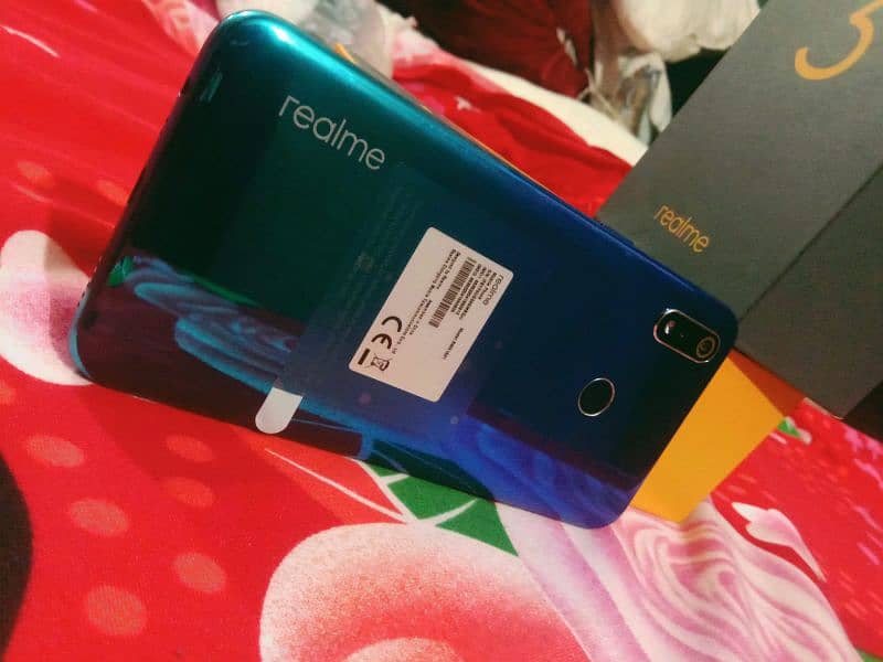 Realme 3 4gb 64gb in good condition with box charger 1