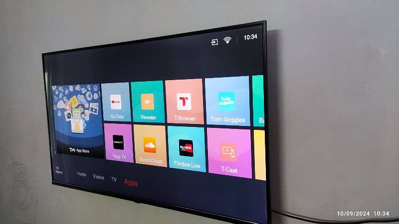 TCL 43"  Smart TV 4K UHD 3