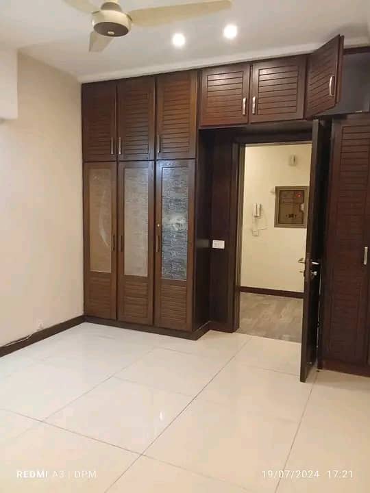 BEAUTIFUL DOUBLE UNIT HOUSE FOR RENT AVAILABLE WITH GAS SEPARATE INTERENC 6