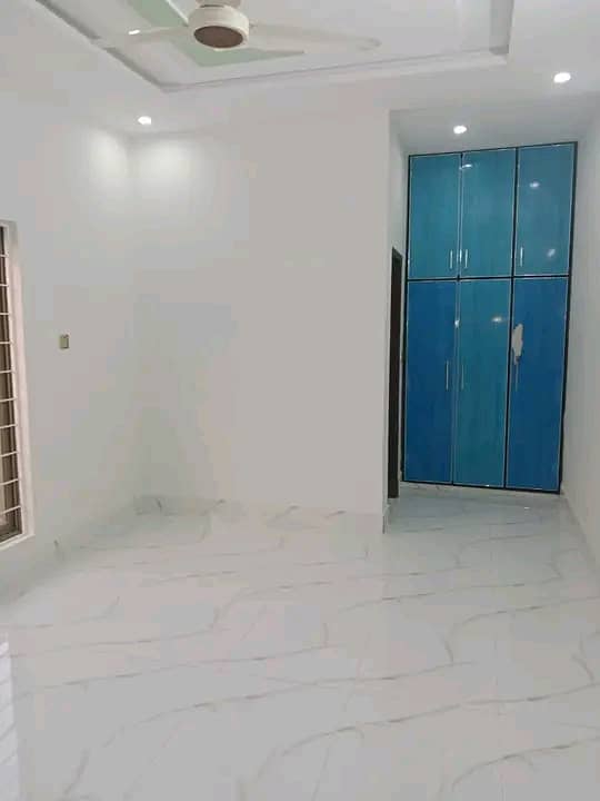 BEAUTIFUL UPPER PORTION FOR RENT AVAILABLE WITH GAS 3