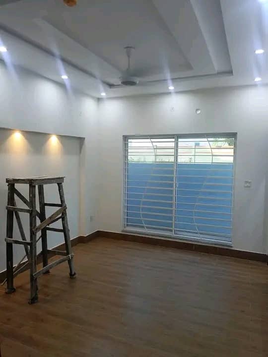 BEAUTIFUL UPPER PORTION FOR RENT AVAILABLE WITH GAS 6