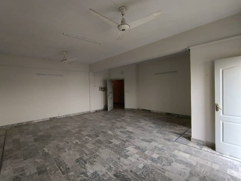 Main Double Road Located 1200 Sqft 3rd Floor Office Available On Rent 2