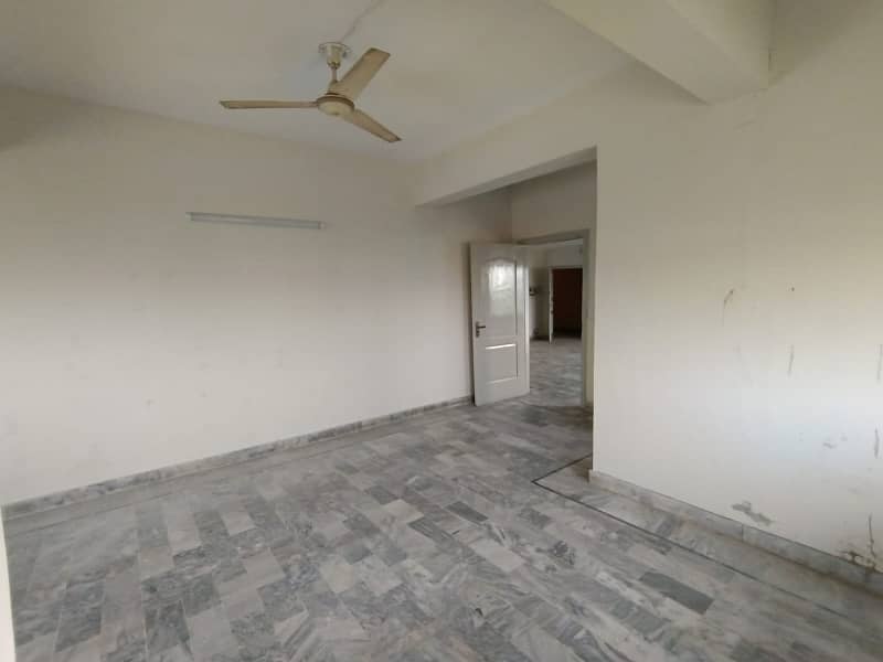 Main Double Road Located 1200 Sqft 3rd Floor Office Available On Rent 10