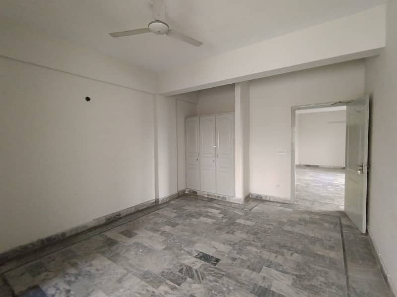 Main Double Road Located 1200 Sqft 3rd Floor Office Available On Rent 12