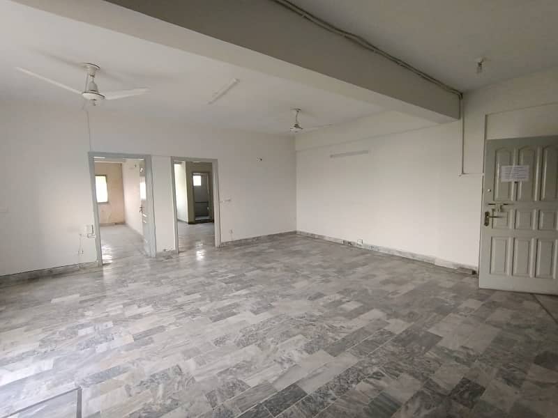 Main Double Road Located 1200 Sqft 3rd Floor Office Available On Rent 15