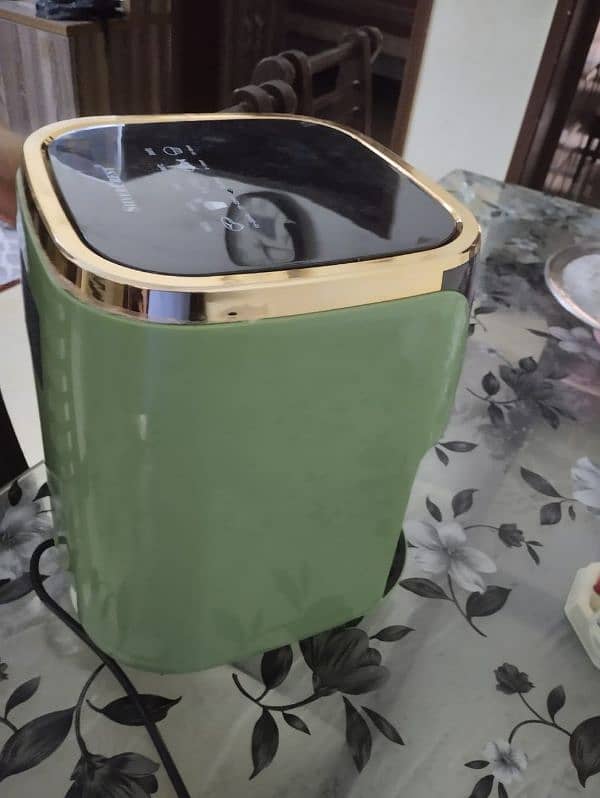 air fryer. new condition 5