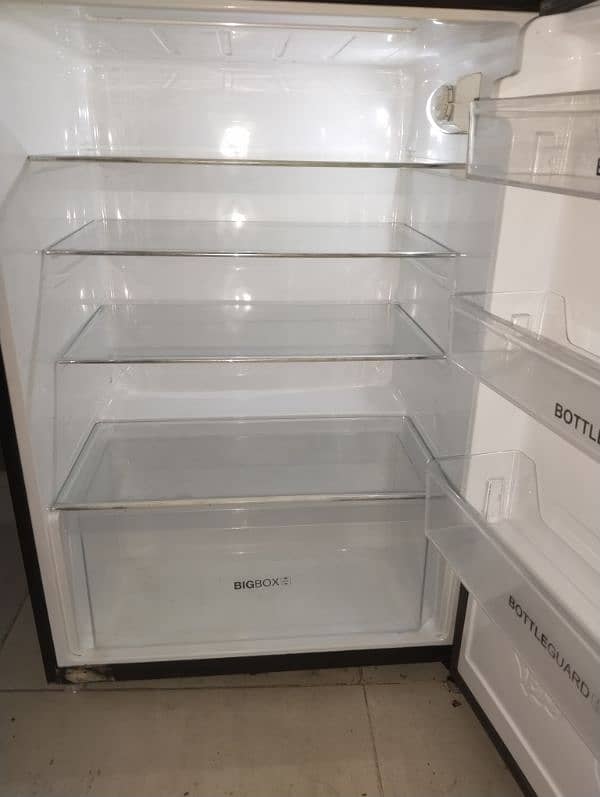 Haier medium size fridge totally guanine only 3 sy 4 month used 3