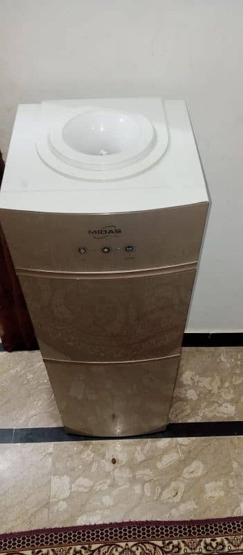 water dispenser condition 10/9.5 good working properly need cash 3