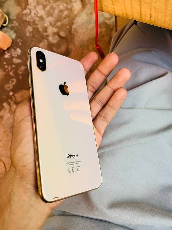 I phone xs max gold colour 1