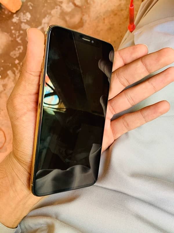 I phone xs max gold colour 3