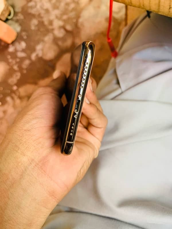 I phone xs max gold colour 4