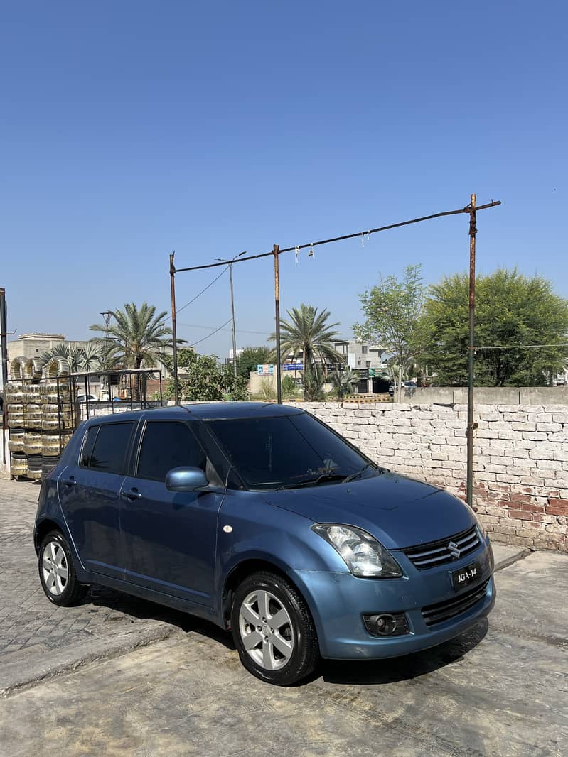 Suzuki Swift 2010 dlx 0