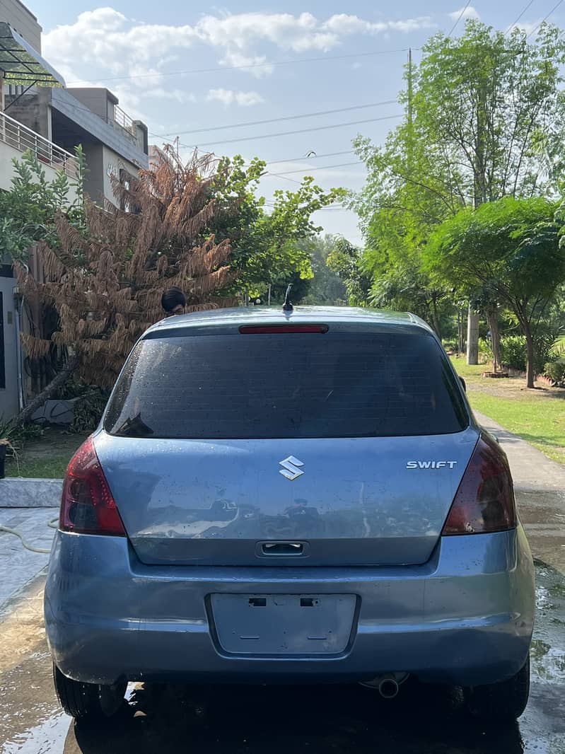 Suzuki Swift 2010 dlx 2