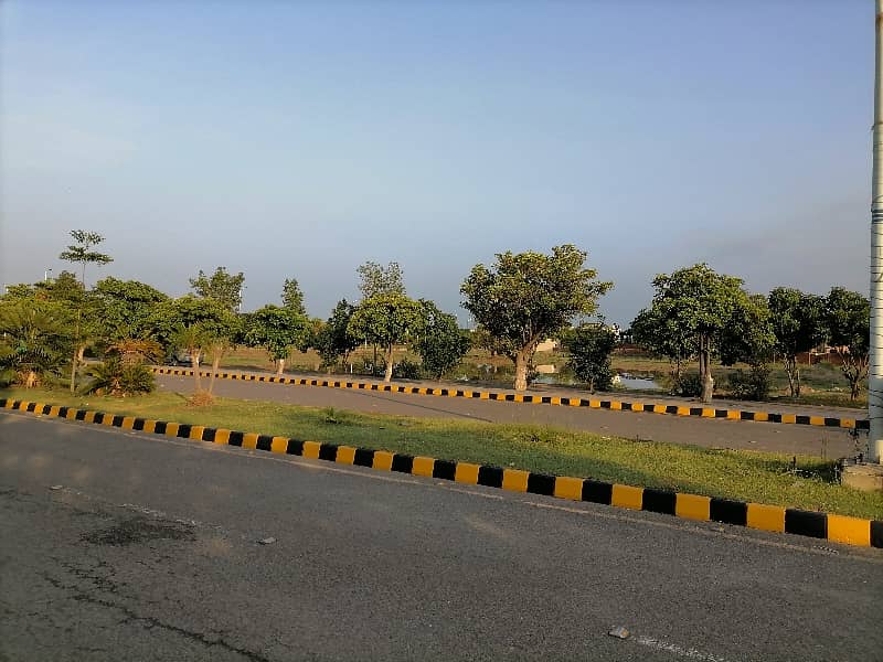 Residential Plot Sized 1 Kanal Available In Bankers Avenue Cooperative Housing Society 7