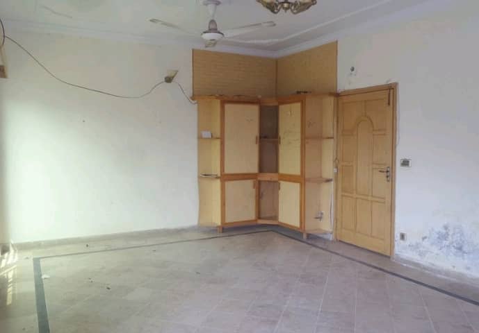 Upper Portion Of 1 Kanal Is Available For Rent In I-8/3 3