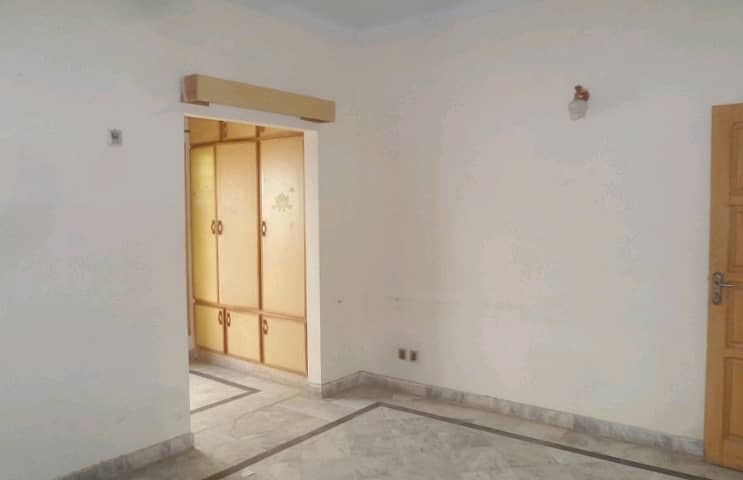 Lower Portion For rent In I-8/3 Islamabad 2