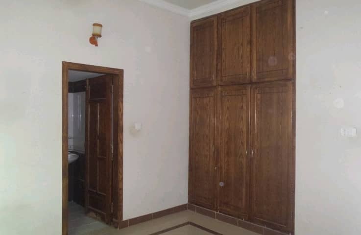 Lower Portion For rent In I-8/3 Islamabad 3